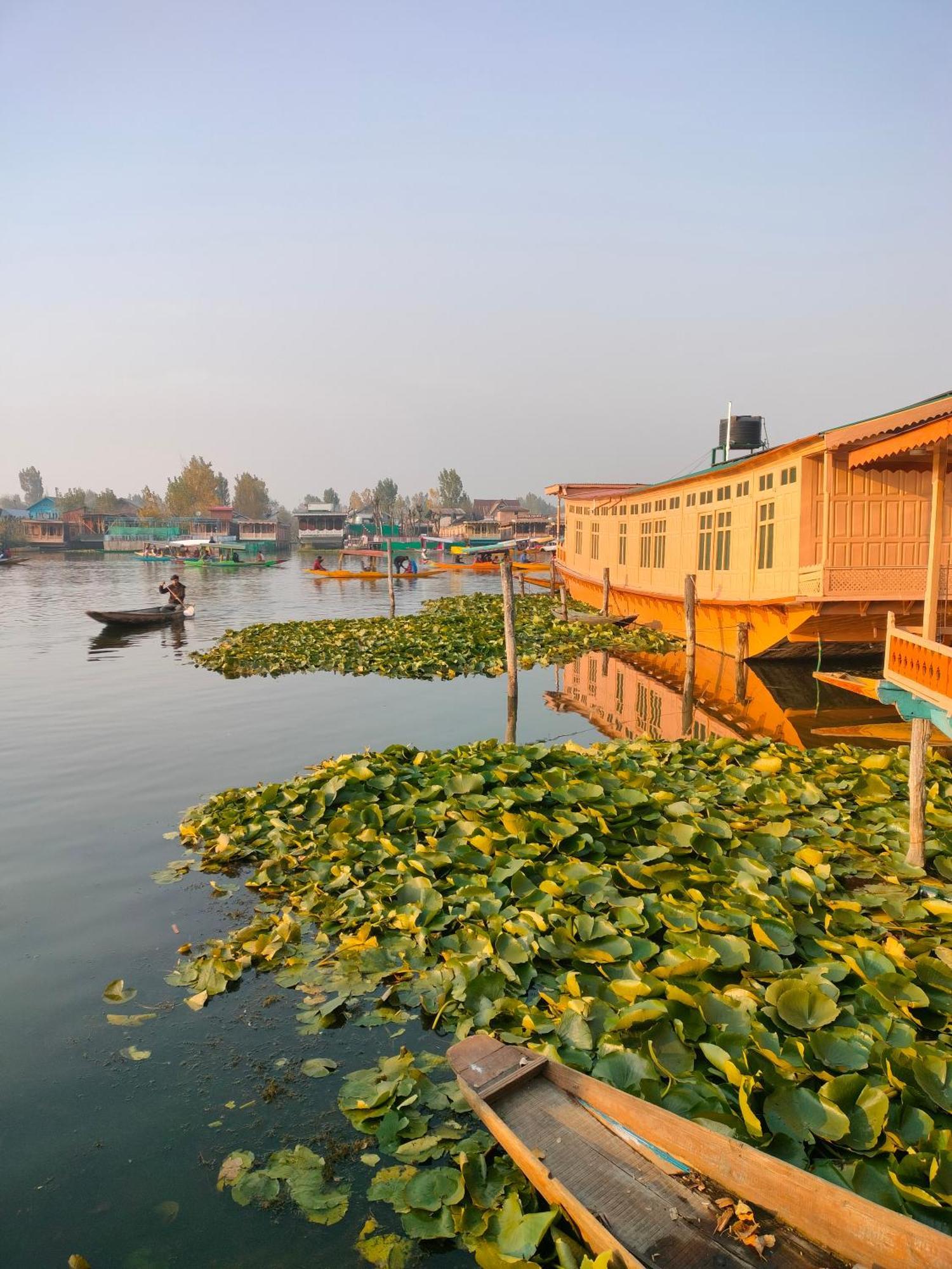 Lalarukh Group Of Houseboats Hotel Srinagar  Exterior photo